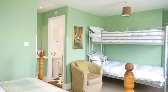 Четырёхместный номер Standard The Royal Harbour Hotel
