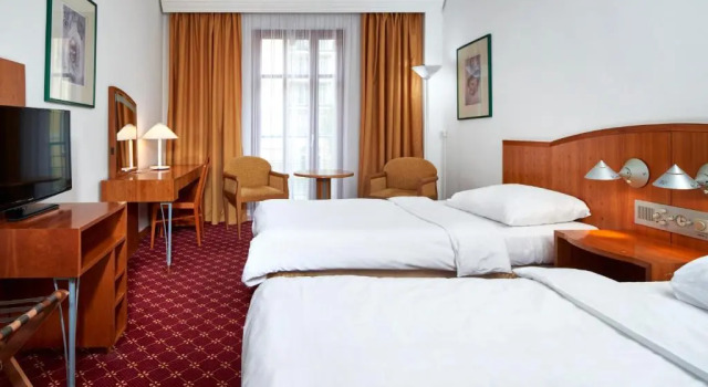 Трёхместный номер Classic OREA Spa Hotel Cristal