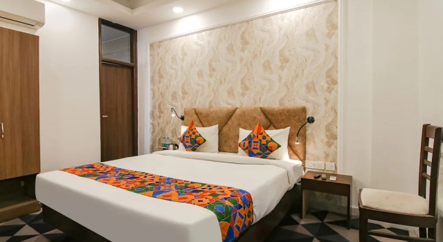 Номер Deluxe FabHotel Signature Luxe Inn
