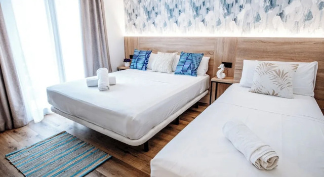 Трёхместный номер Standard с балконом Sweet Lloret Suites - Smart Hotel