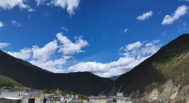 Shengjing Yiju, Prenota Hotel Hotel a Deqin con parcheggio, Parcheggio