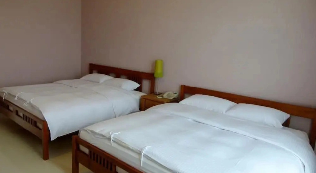 Komfort Vierer Zimmer mit eingeschränktem Meerblick Down-Home Hotel