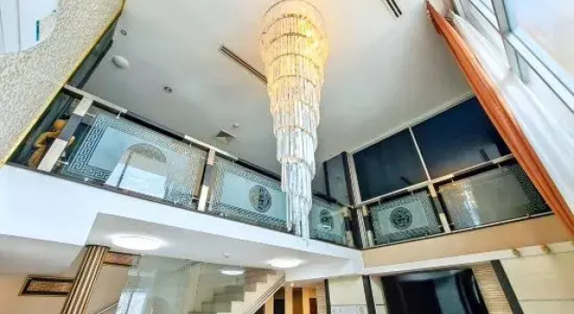 Luxurious 5-Bedroom Condo in Central Bangkok with Rooftop Pool, Забронировать Отель Отели Бангкока с бассейном, рядом с Улица Сой Ковбой, Бассейн