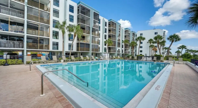 Coastal Marco Island Condo w/ Club Amenities!, Забронировать Отель Марко-Айленд штат Флорида