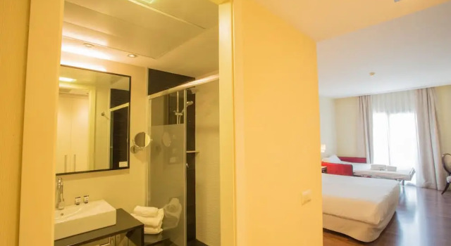 Трёхместный семейный номер Standard Hotel 525