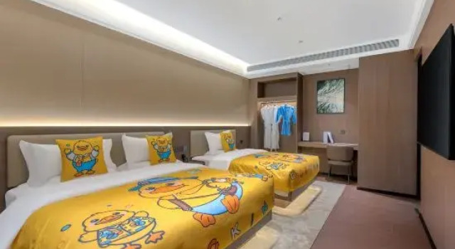 Семейный тент Gelaimu Hotel (Qujing Shizong)