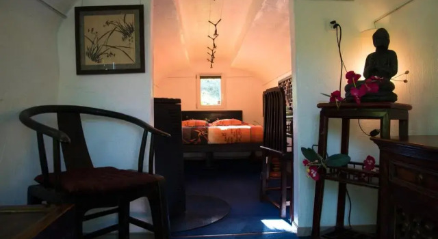Crazy Lounge B&B, Забронировать Отель «постель и завтрак» Эгль Alpes Vaudoises