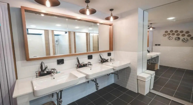 Кровать в общем номере Stay Thapae Hostel