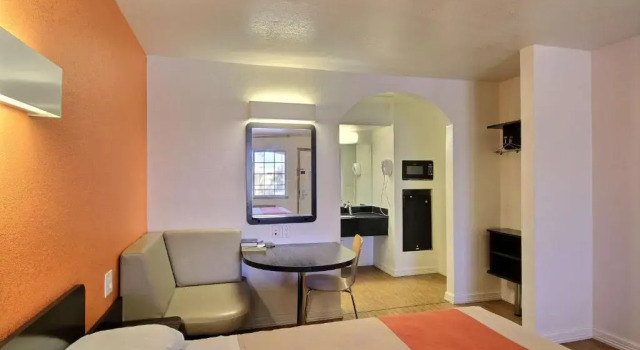 Четырёхместный номер Standard Motel 6-Edinburg, TX