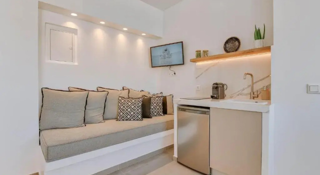 Апартаменты Nautica Suites - Modern Seaview Suite