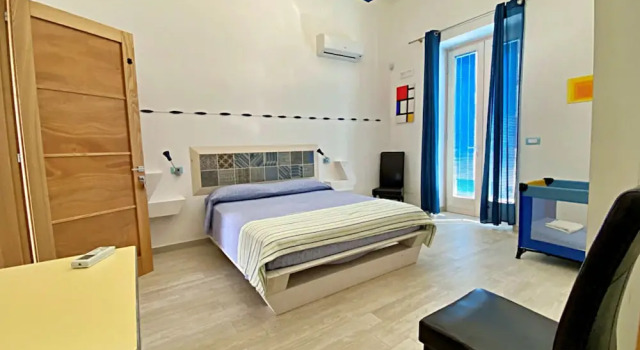 Casa Mondrian - Camere con Bagno e Piscina Privata, Book Feriehus Villaer i Tricase, Villa