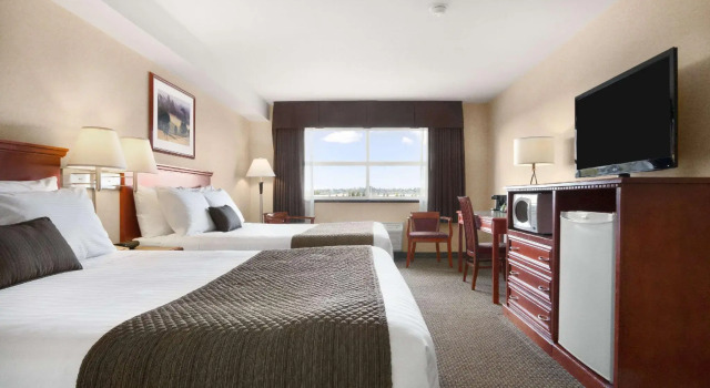 Четырёхместный номер Standard Days Inn & Suites by Wyndham Langley
