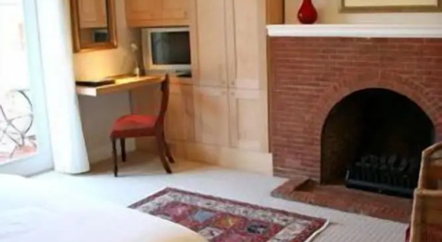 Двухместный номер Deluxe с балконом Four Rosmead Boutique Guesthouse
