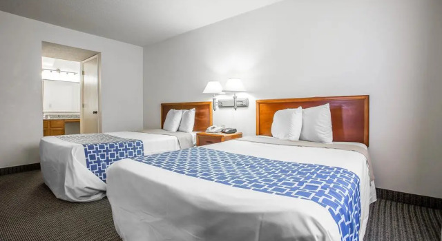 Cloverleaf Suites Columbia, Забронировать Отель Колумбия Congaree National Park, рядом с Ботанический сад Ривербэнкс