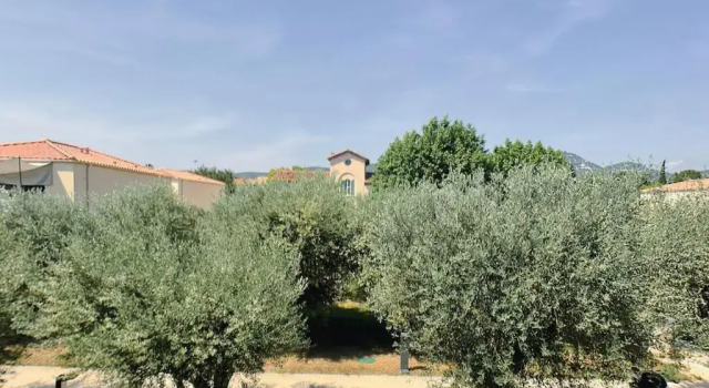 Апартаменты Appartement type industriel dans cadre provençal