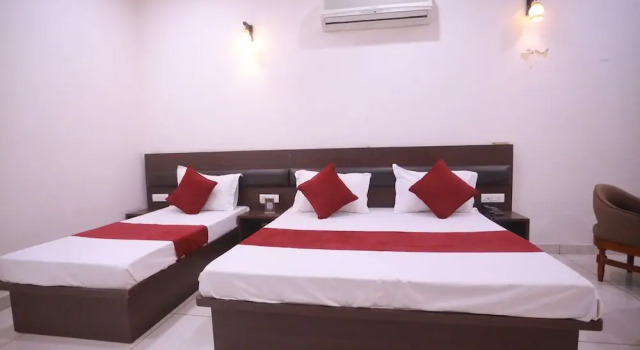 Трёхместный номер Standard Hotel Abhinandan Panipat