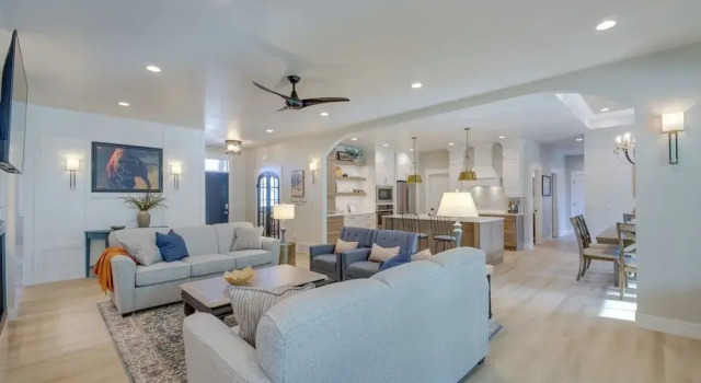 Коттедж Red Lodge Home w/ Private Hot Tub & Fire Pit!