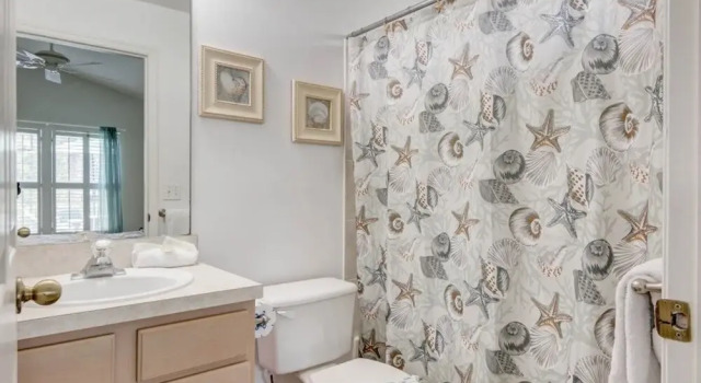 Коттедж Privacy Bush Around Pool! 3 Bedroom Home by RedAwning