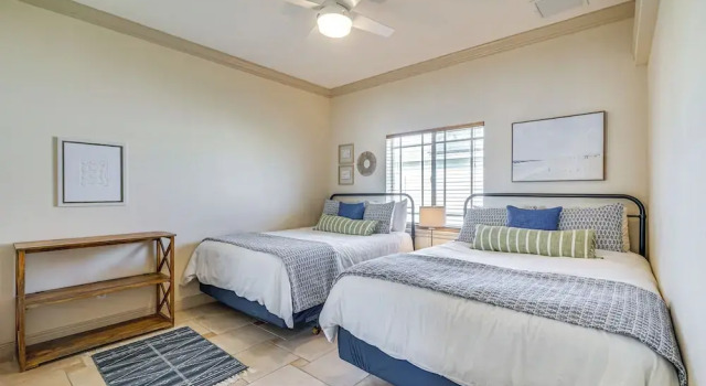 Коттедж с 3 комнатами Spacious Oasis w/ Lagoon Pool & Spa in Cape Coral!