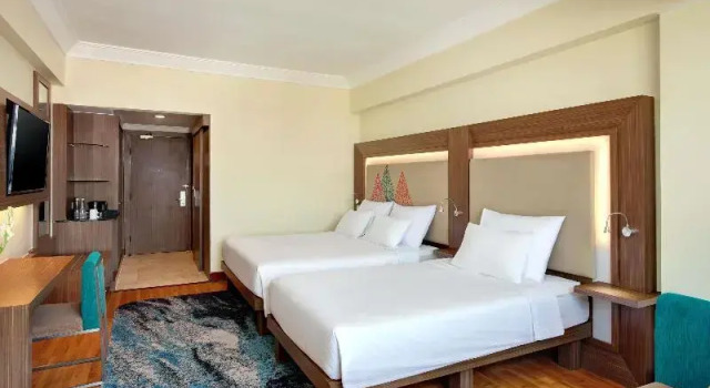 Superior Kahden hengen Perhe huone parvekkeella Novotel Solo