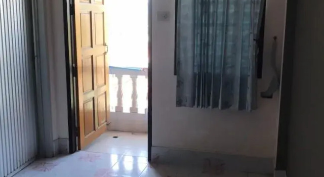 On Lee Apartment
