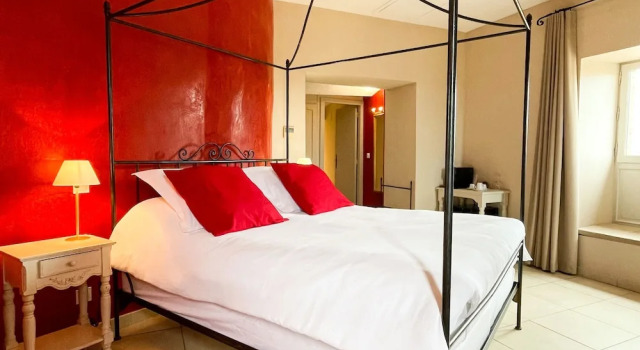 Номер Luxury Hostellerie du Château des Fines Roches