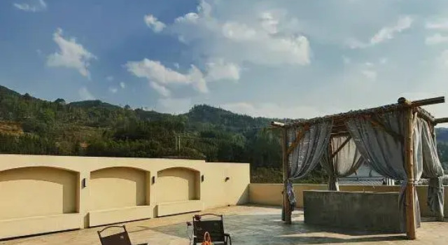 Tingshan Jiaoxia · Homestay: A Designer Riverside Mountain-View Retrea