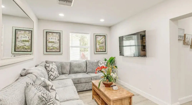 Heated Pool + Backyard: North Palm Beach Retreat!, Rezerwuj Dom wakacyjny North Palm Beach Palm Beach County