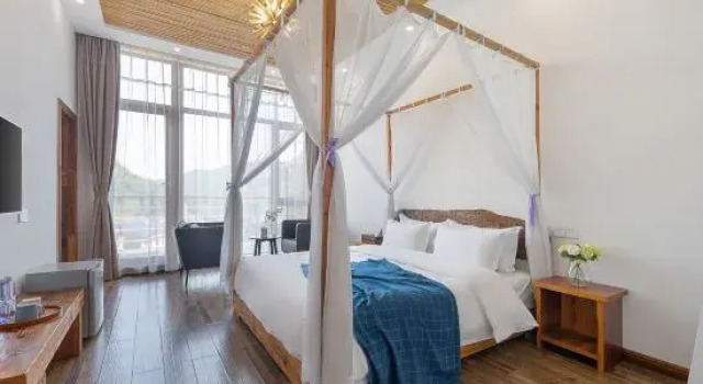 Семейный люкс с видом на внутренний двор Floral Hotel· Zhuyuewan Hotel
