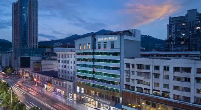 Holiday Inn Golden Sky, Забронировать Отель Отели Сянси с парковкой, Парковка