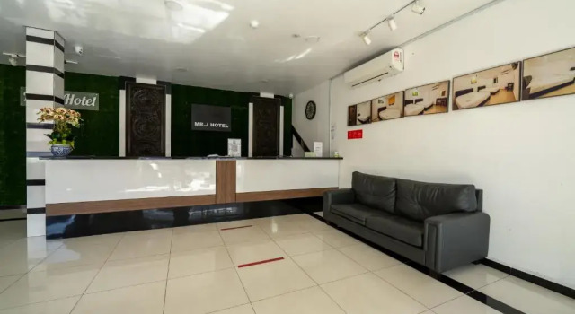 Mary J Hotel Family 10 pax room