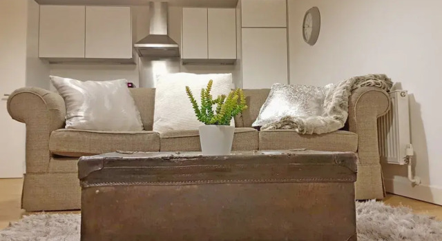Reading Town Centre Courtyard View Serviced Apartment
