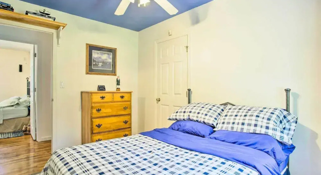 Коттедж с 3 комнатами Charming Hampton Bays Home 5 Mi to Coopers Beach