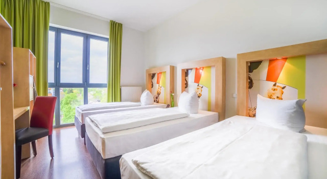 Трёхместный номер Comfort H+ Hotel 4Youth