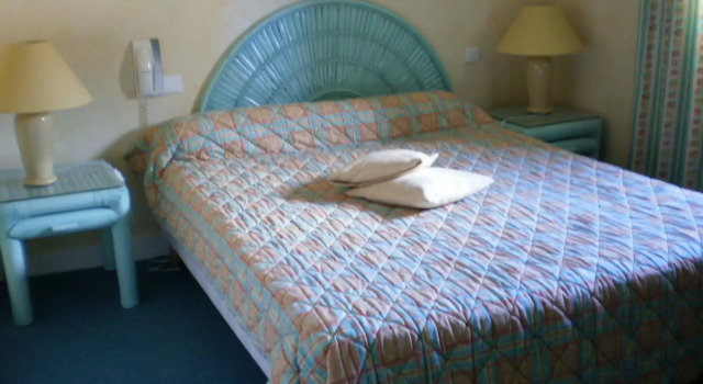 Hotel Le Relais De Saint Julien, Prenota Hotel Poule-les-Echarmeaux 