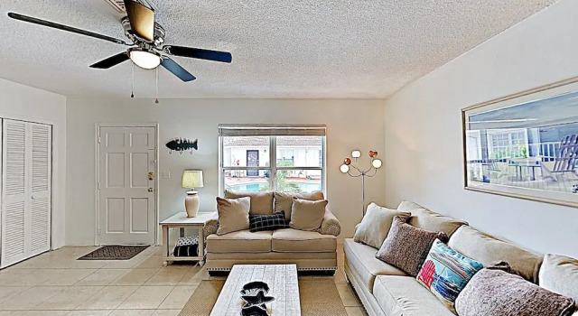 New Listing! Coastal Apartment W/ Pool & Patio 2 Bedroom Home, Rezerwuj Apartament Hotele w Broward County z parkingiem, Parking