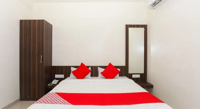 Hotel Namrata By OYO Rooms, Забронировать Отель Отели штата Махараштры 3 звезды, 3*