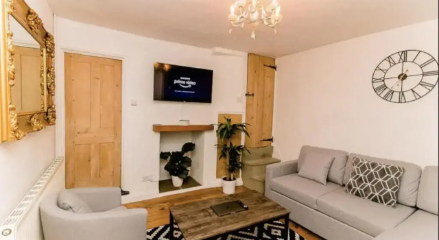 Коттедж Large Stunning City Centre House With Cinema Room