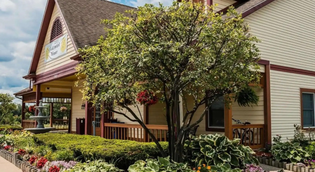Econo Lodge & Suites Grand Rapids Airport