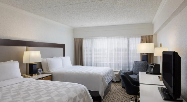 Четырёхместный номер Standard Holiday Inn Clark - Newark by IHG