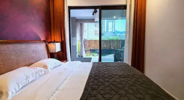 Люкс с 2 комнатами с видом на внутренний двор Day-Lily Inn (Tengchong Mayugu Hot Spring Town Store)