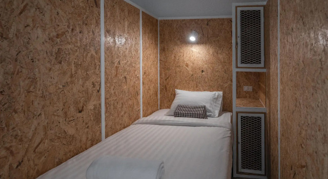 Капсула Baan Phuen Hostel & Rooftop Bar