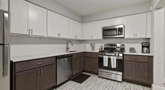 Коттедж Modern 2BR 2BA Apartment With Pleasant Views