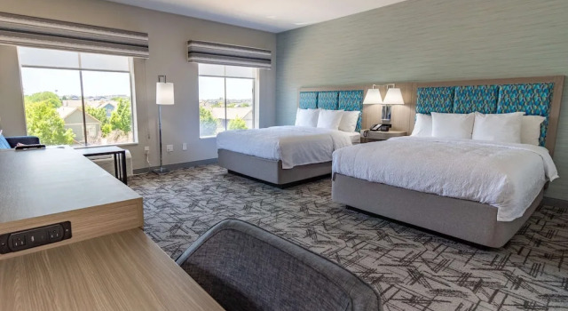 Четырёхместная студия Hampton Inn & Suites Denton