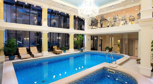 Двухместный номер Standard Queens Court Hotel & Residence