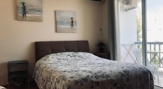 White Arches Modern Beautiful studio, Boek Hotel Agios Tychonas 