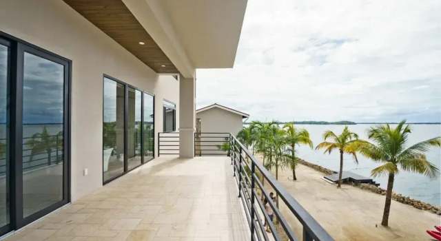 Вилла NEW 3 Story 4-bed Waterfront Villa w Sunset Views