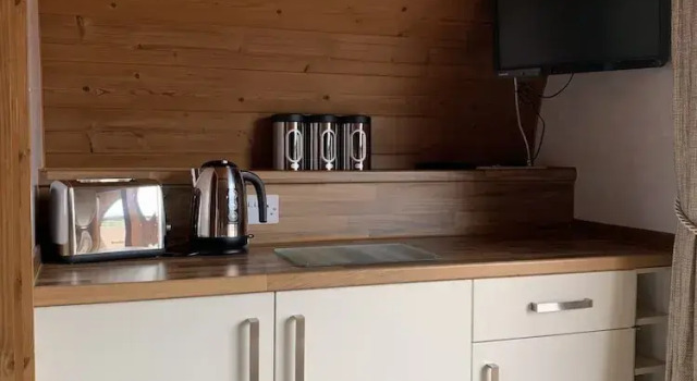 Капсула Acdc Glamping, Campervan , Caravan and Tent Resort