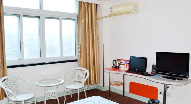 Home Inn Ji'nan Jingsan Weisi Road Daguanyuan, Prenota Hotel Hotel a Shandong con parcheggio, Parcheggio