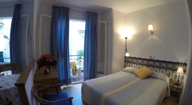 Студия с балконом Apartamentos Montserrat
